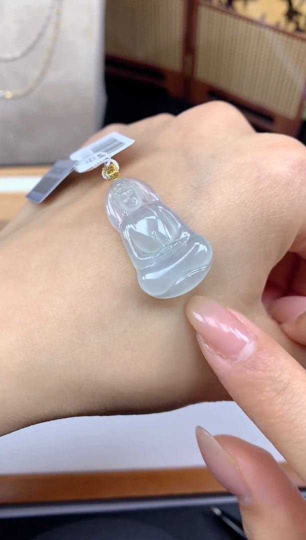 颈饰18K金镶嵌翡翠19