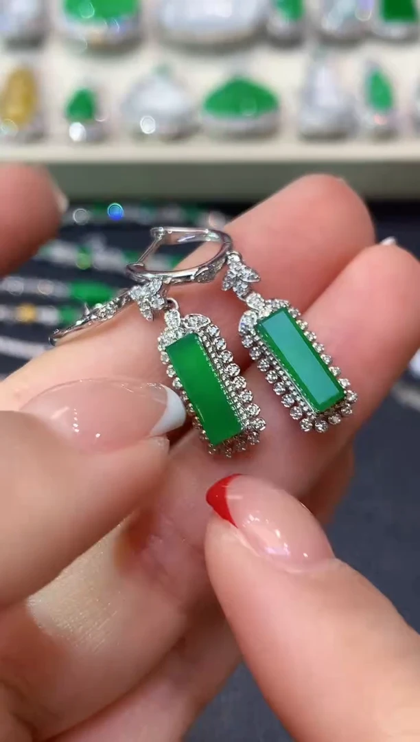 18K金镶嵌翡翠耳饰A66