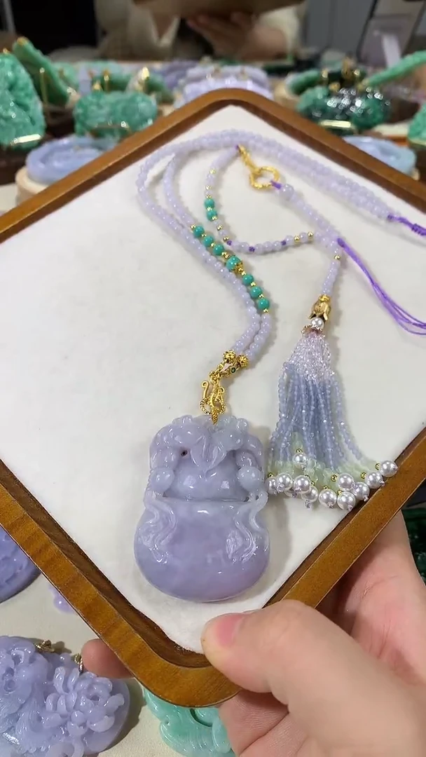 颈饰未镶嵌翡翠吊坠