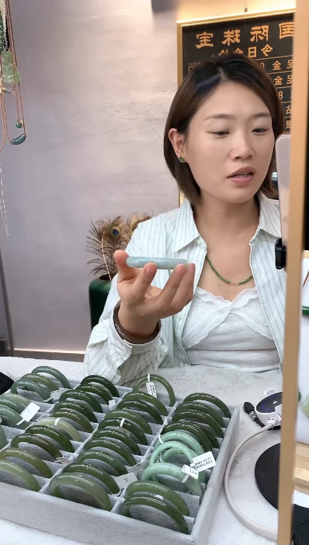未镶嵌手镯翡翠丽手镯3
