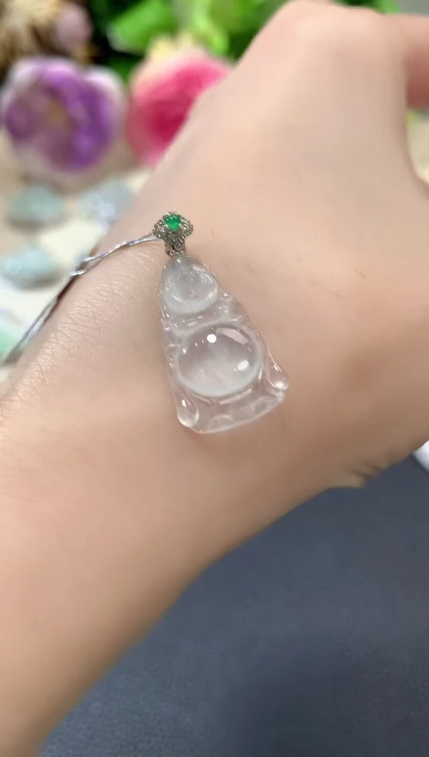 颈饰18K金镶嵌翡翠?测试