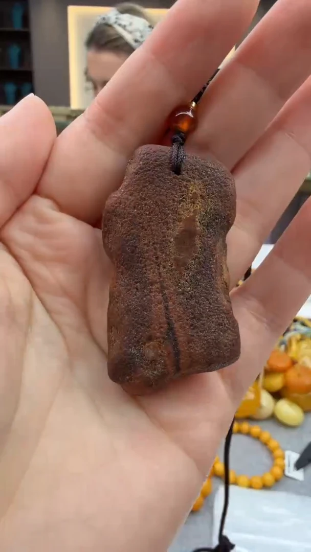 琥珀颈饰未镶嵌68秒拍号 假一罚三