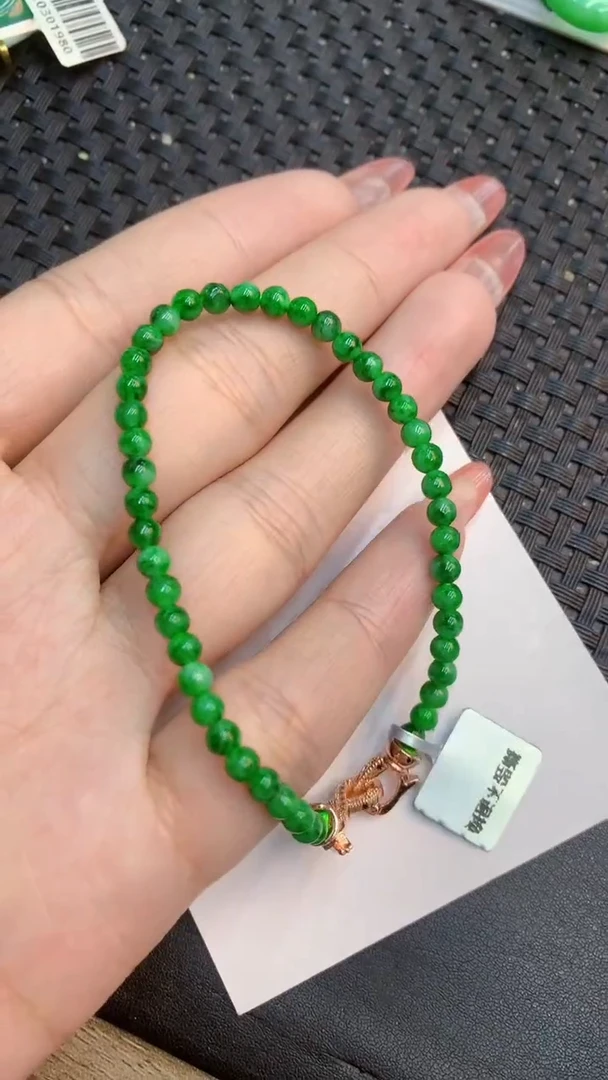 颈饰未镶嵌翡翠1