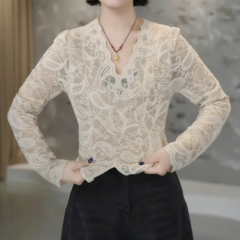 冬季新款时髦设计感纯色V领浮雕蕾丝百搭气质上衣LK2509118