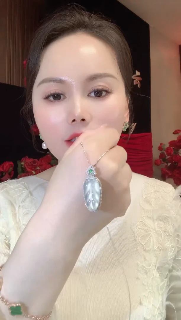 吊坠(不含链)18K金镶嵌翡翠C52