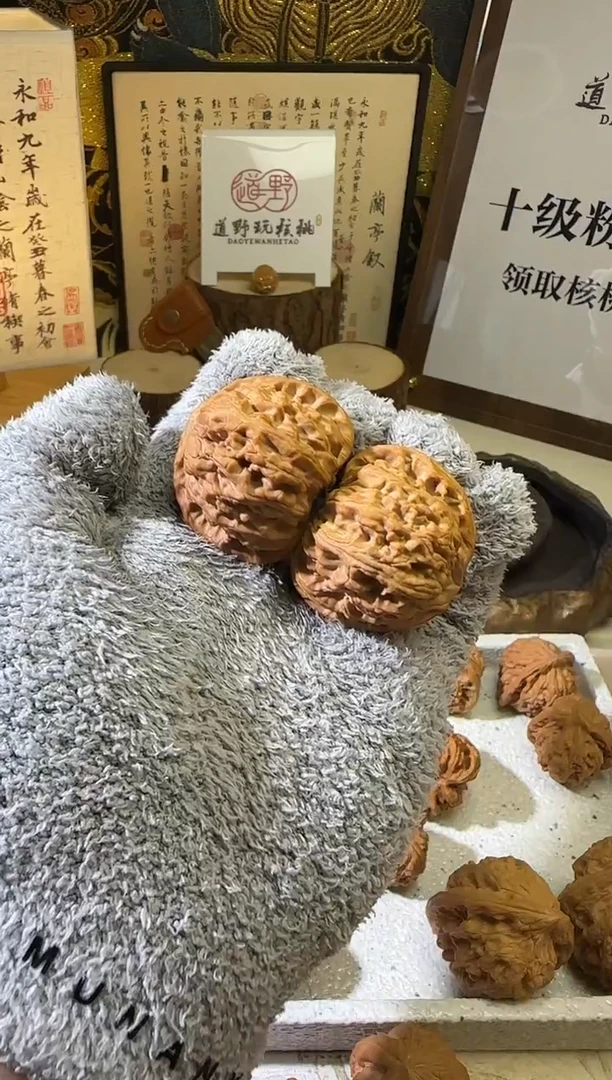 文玩核桃把件42全品老树三角白