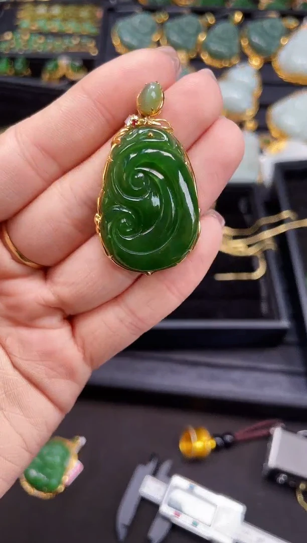 【闪购商品】和田玉吊坠18K金镶嵌36MM 多样性发一Z
