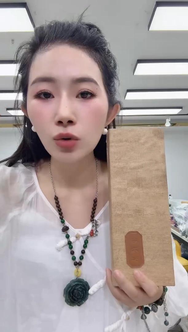 other其他（非贵金属类材质）1845黄长盒子