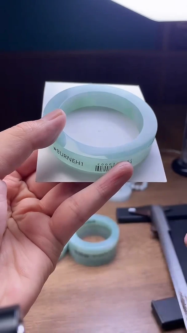 未镶嵌手镯定制翡翠行***上定制