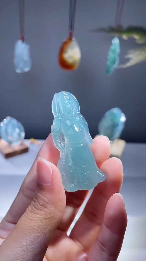 颈饰未镶嵌翡翠关公