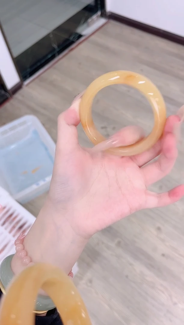 未镶嵌手镯石英质玉150-58黄