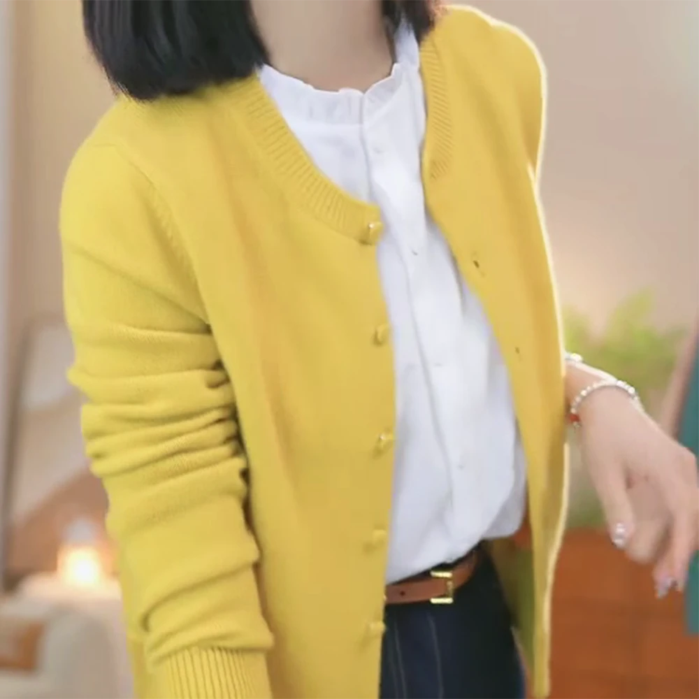 【幸运】2025早春新款上新限定色系艺术设计感简约包扣针织开衫女