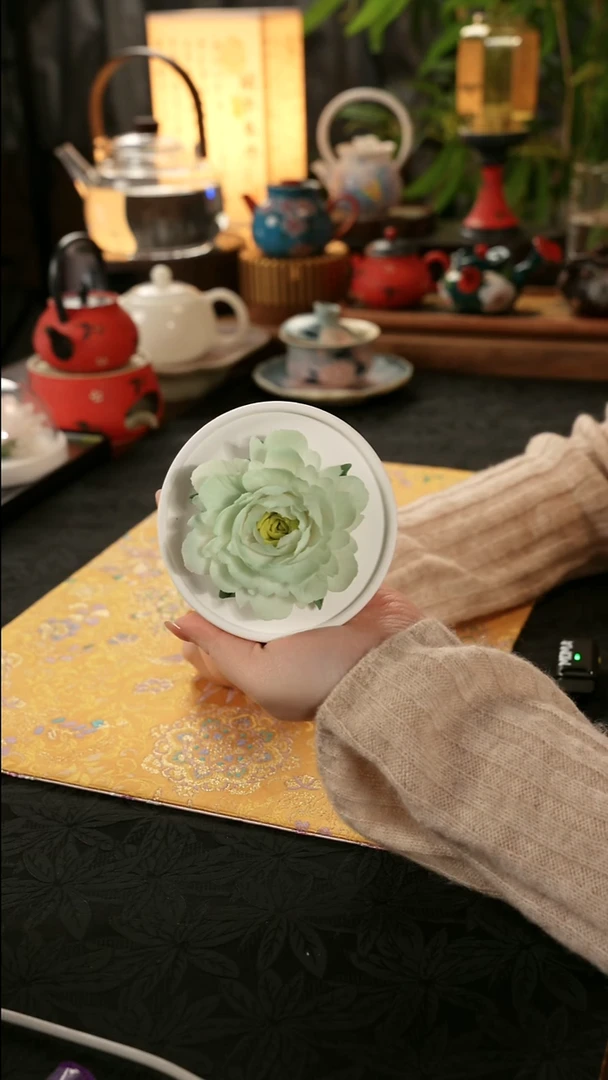 青云茶斋绿色山茶花瓷花摆件