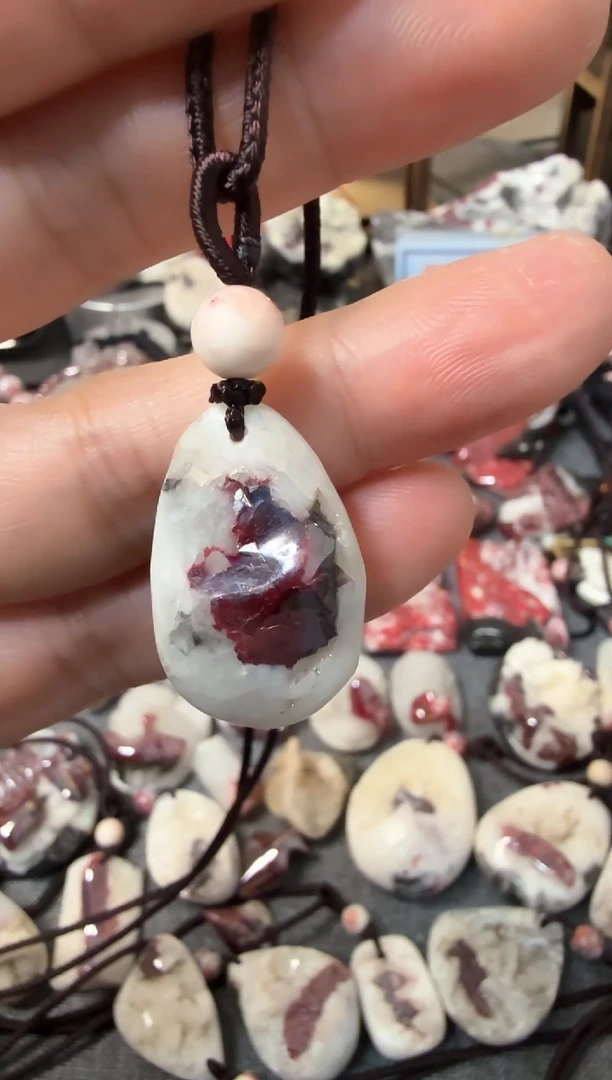 【闪购商品】天然辰砂大晶砂原石吊坠1