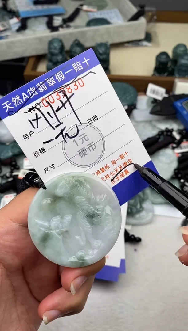 翡翠未镶嵌颈饰多样性发其一