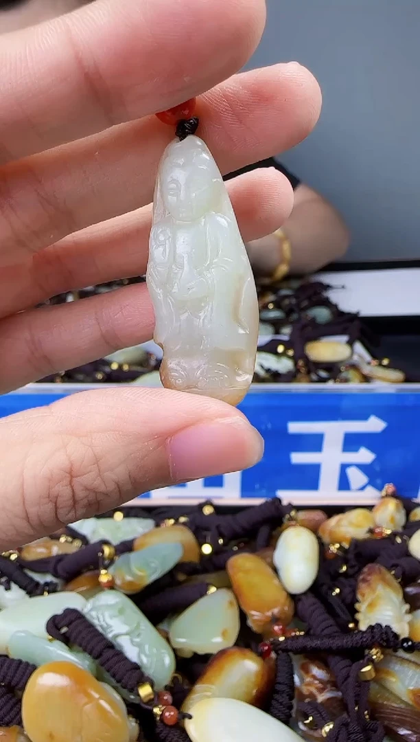 和田玉未镶嵌颈饰1