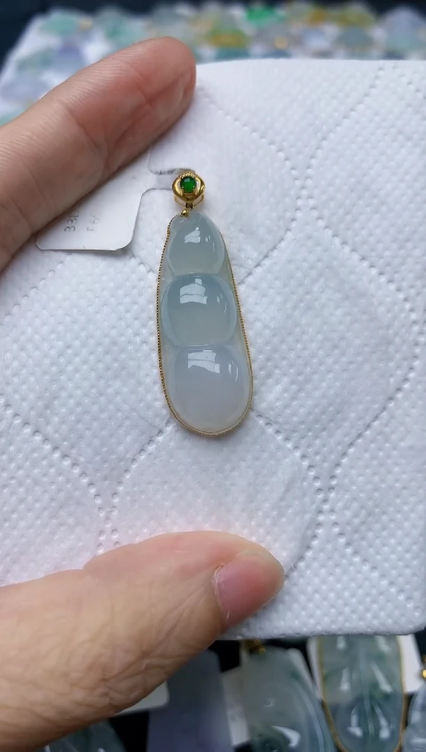 翡翠18K金镶嵌颈饰天然缅甸A货翡翠