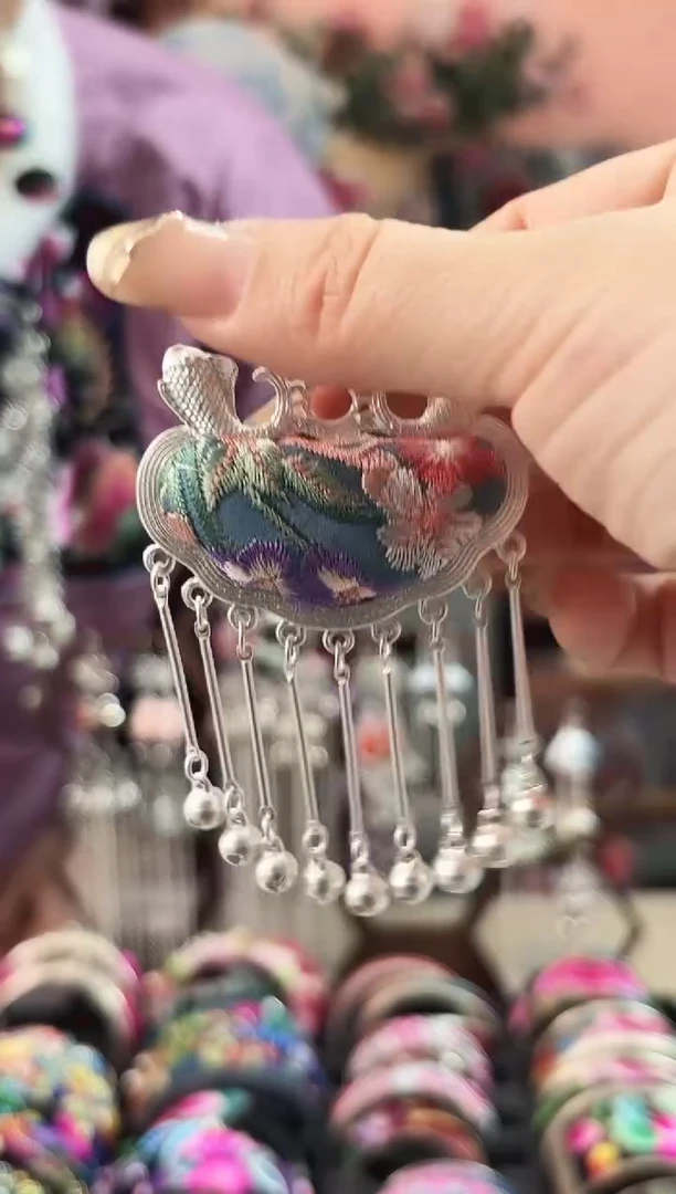 艺枝独绣手工饰品526