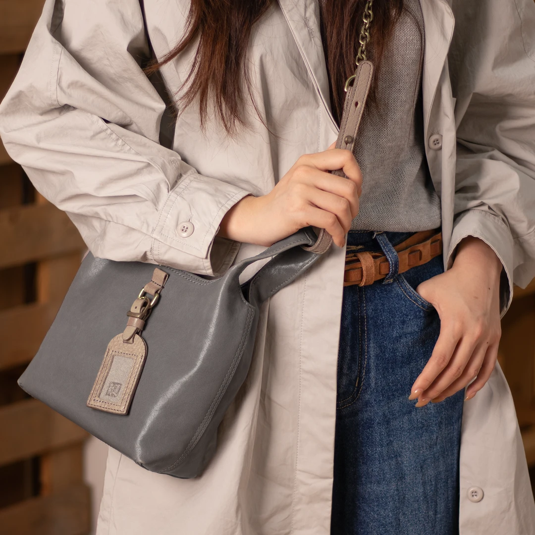 制道手工小众设计垃圾袋头层植鞣牛皮包12484