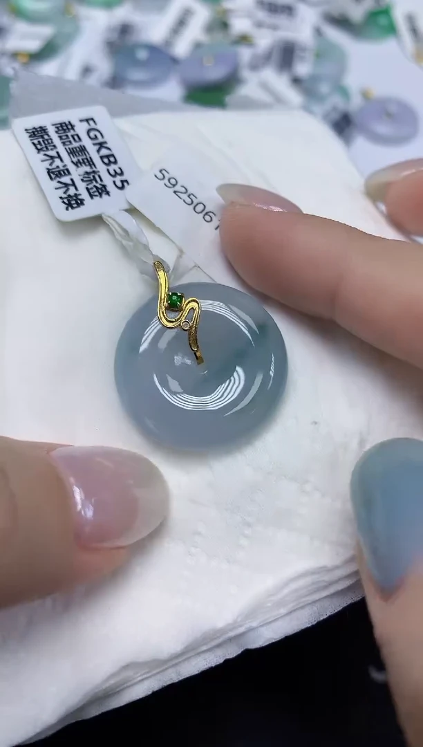 翡翠18K金镶嵌颈饰天然缅甸翡翠A货