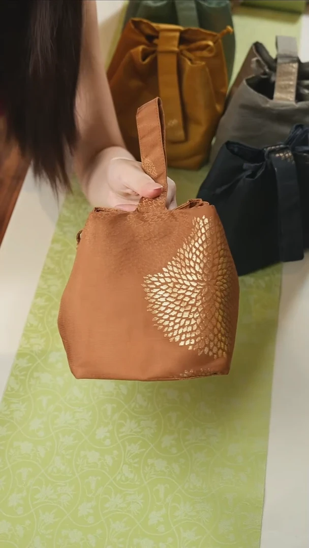 壶袋..............