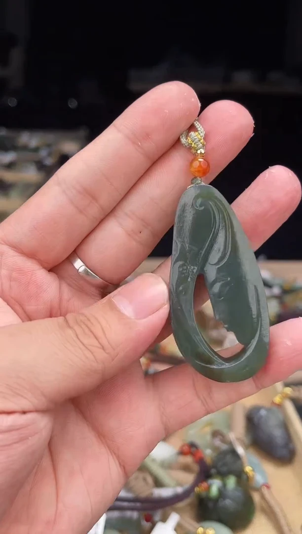 颈饰未镶嵌和田玉1