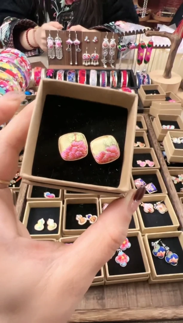 【闪购商品】织绣民族风老绣饰品344