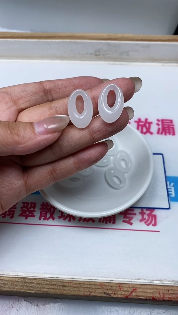 玛瑙/玉髓散珠未镶嵌M782 白 玉 公主扣5个9.9元