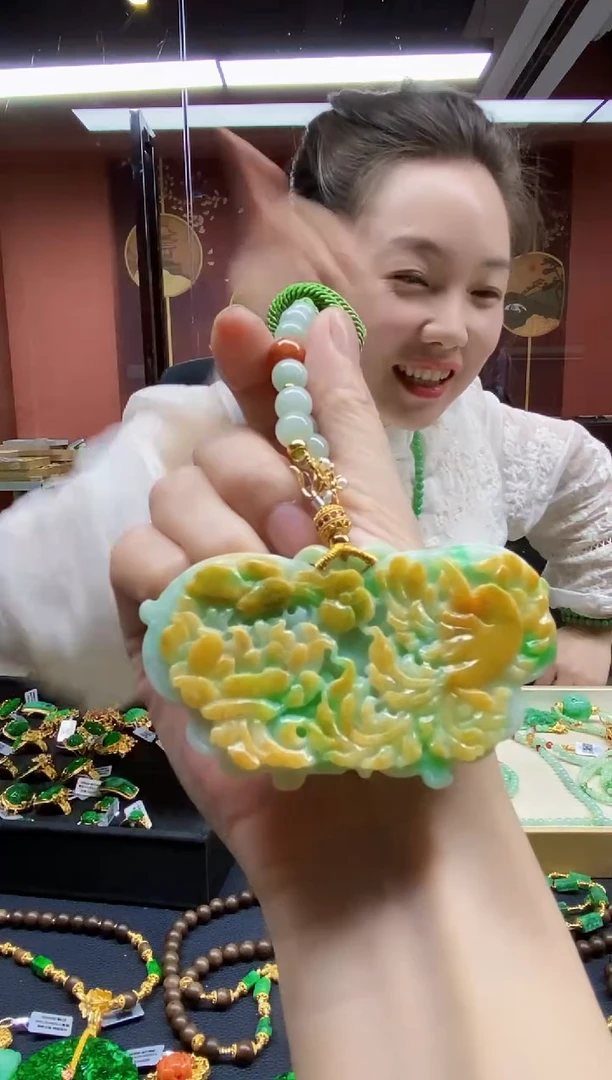 颈饰未镶嵌翡翠吊坠