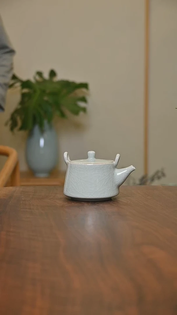 提梁井栏壶 粉青釉 微瑕 朱家汝窑款