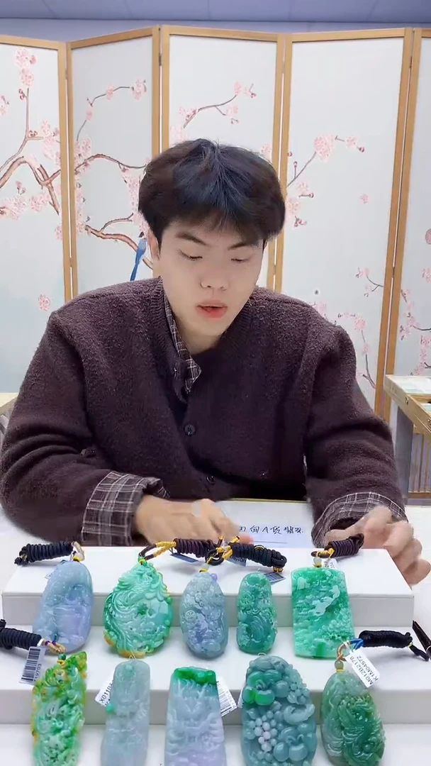 未镶嵌定制翡翠宝****哥5145ry-毛货挂件