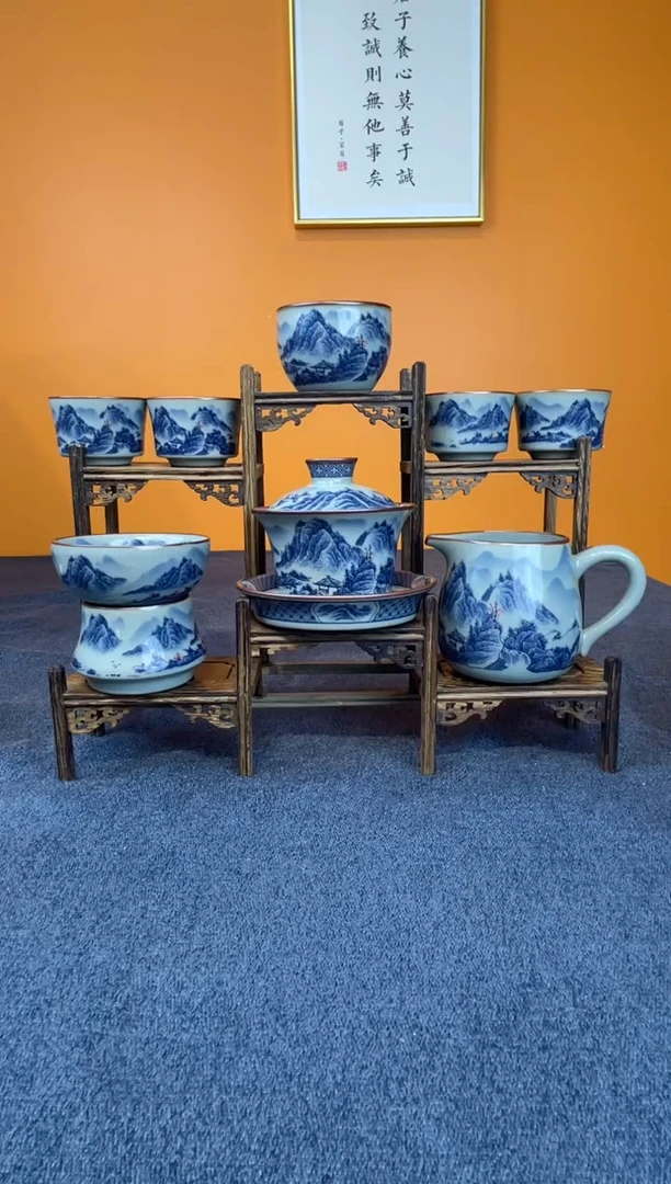 苏****4釉里红八件套+礼盒