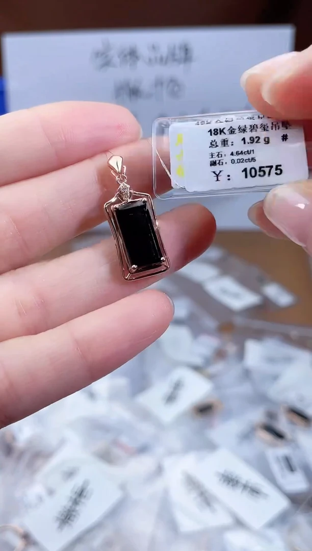 颈饰18K金镶嵌碧玺-专柜-