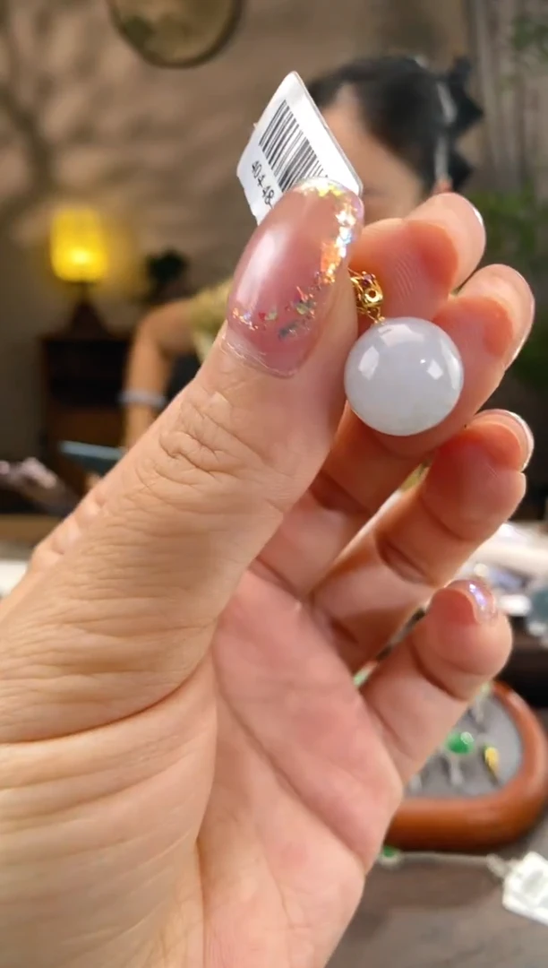 翡翠18K金镶嵌吊坠(不含链)珠子