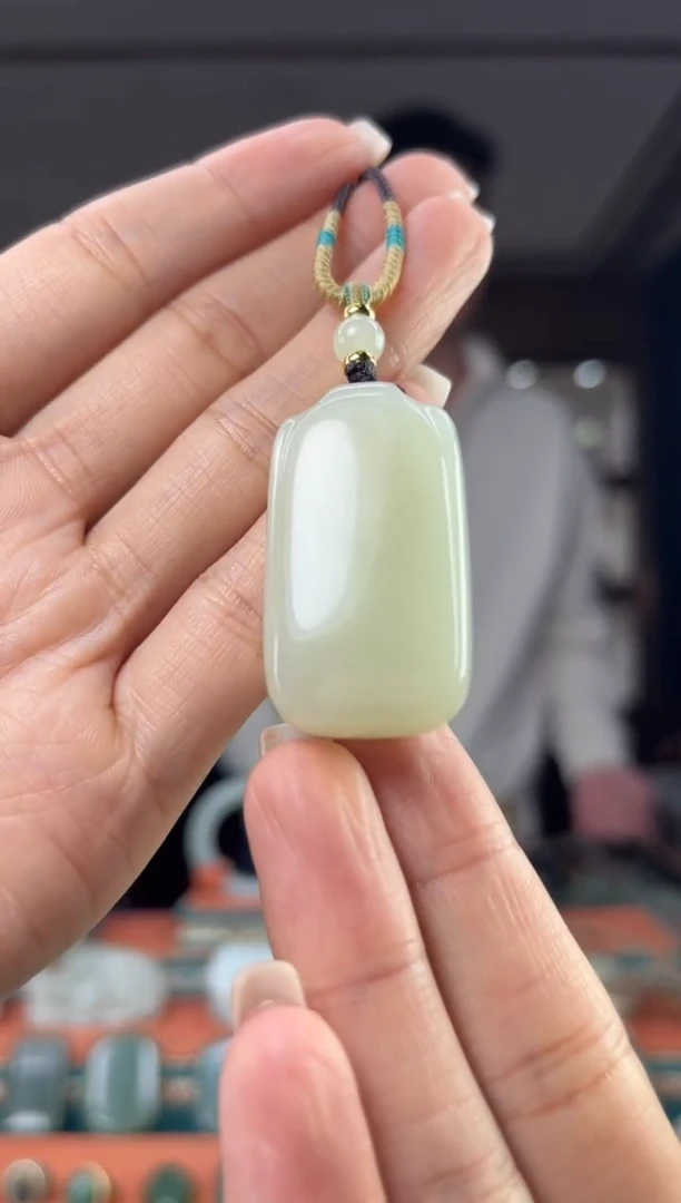 颈饰未镶嵌和田玉佩佩