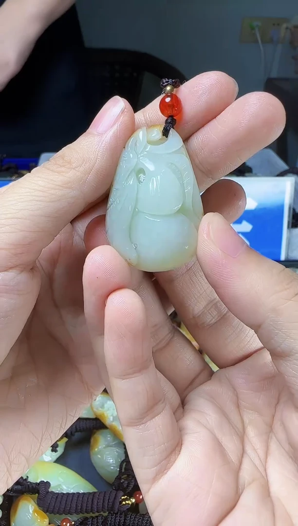 和田玉未镶嵌颈饰1