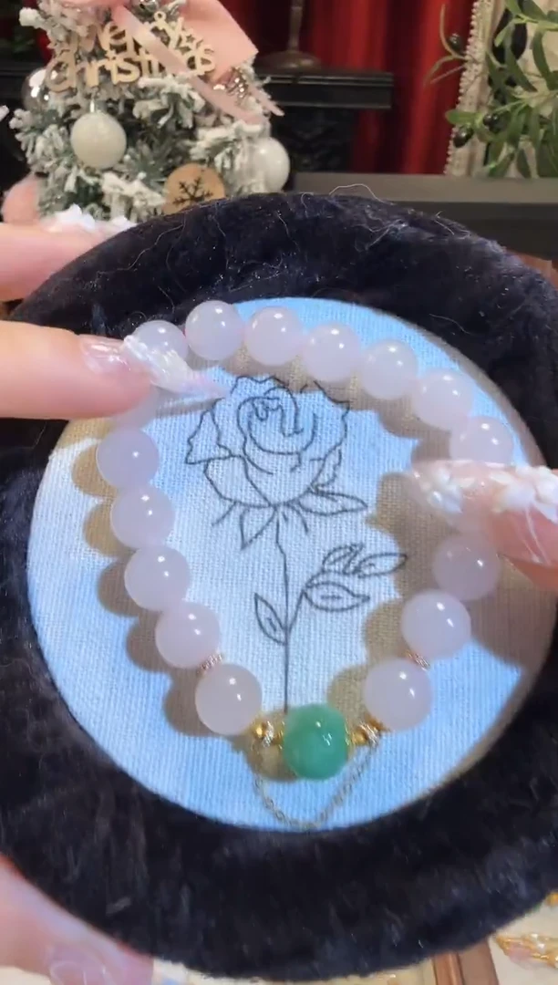 18K金镶嵌手链和田玉大颗粒藕粉甜绿回纹