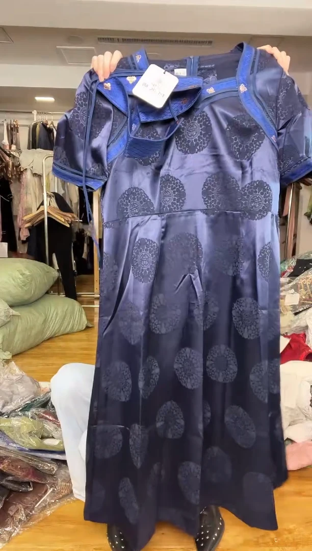 连衣裙       3XL码    135-145斤