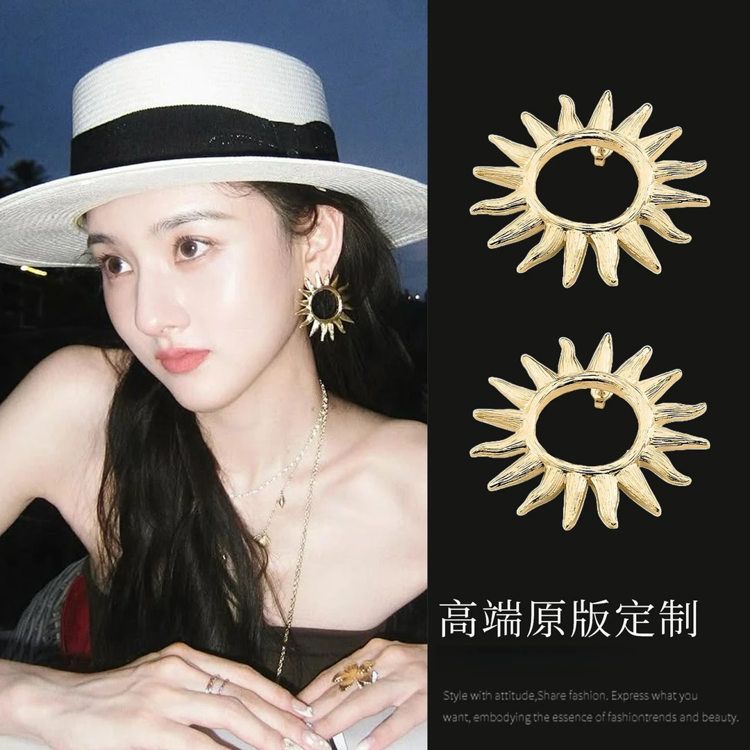 铜合金耳饰 宋祖儿同款金色太阳花耳钉女轻奢气质高级感百搭耳饰
