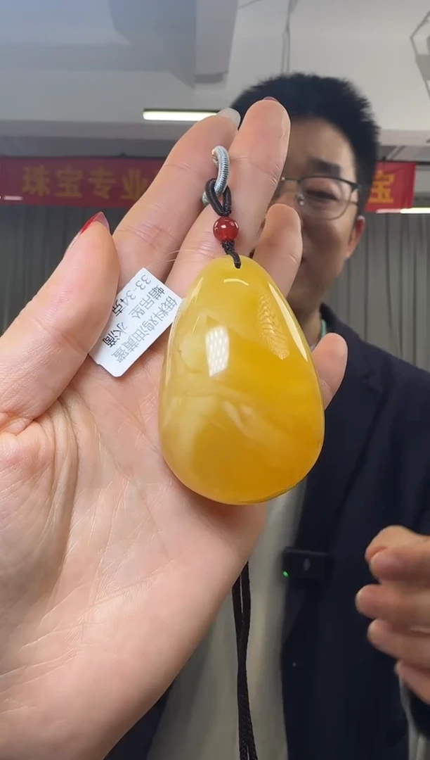【闪购商品】蜜蜡吊坠(不含链)未镶嵌俄料鸡油黄蜜蜡吊坠水滴33-34g