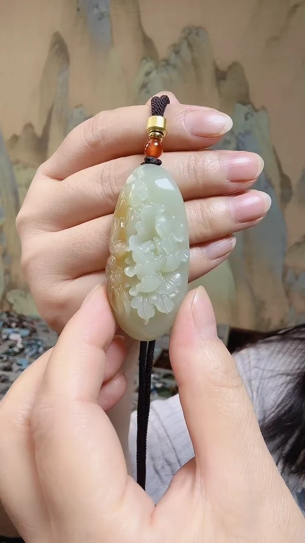 和田玉未镶嵌颈饰.