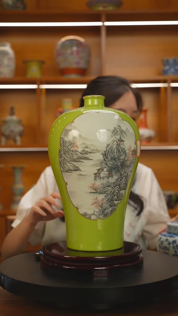 其他观**语矾红墨彩梅瓶一只