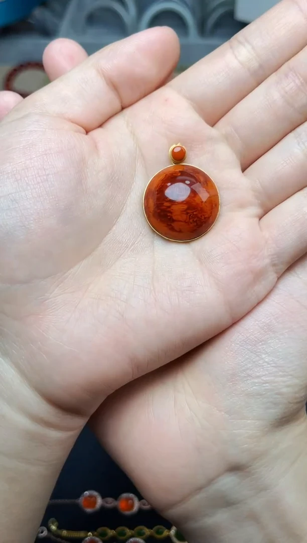 南红玛瑙颈饰18K金镶嵌圆牌06