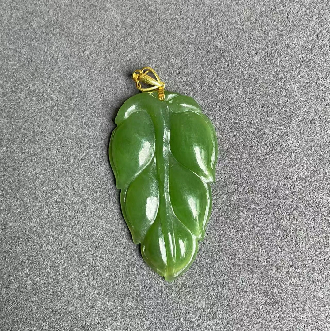 18K金镶嵌天然和田碧玉树叶吊坠绿色金枝玉叶挂坠冰阳绿气质时尚