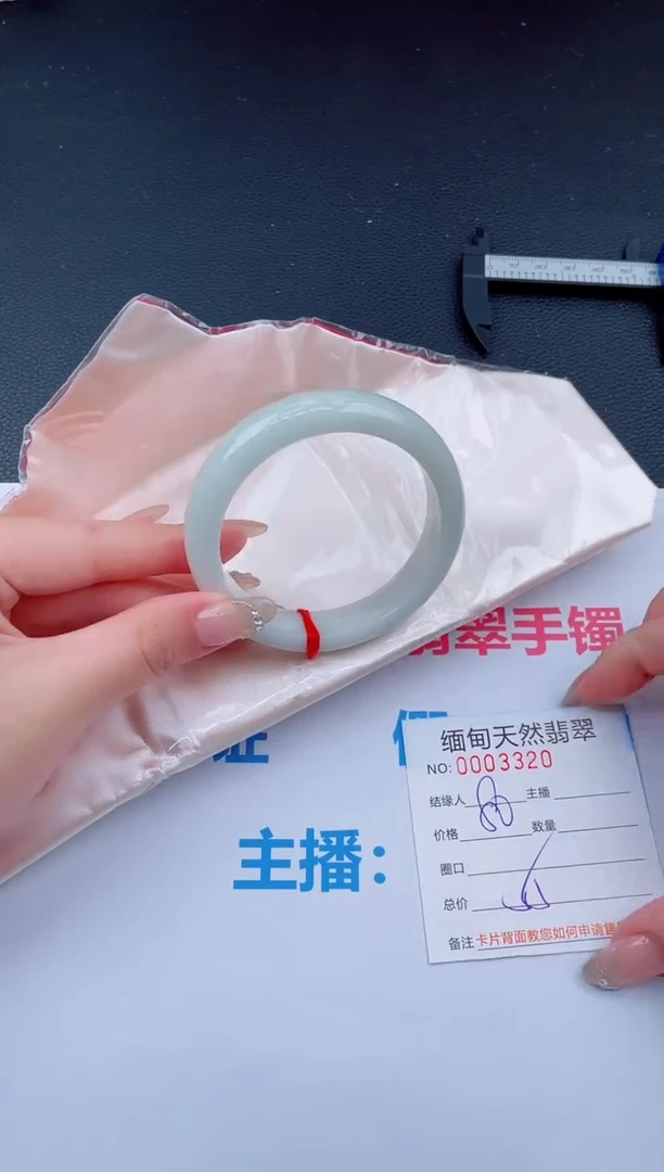未镶嵌手镯翡翠35天然翡翠手镯