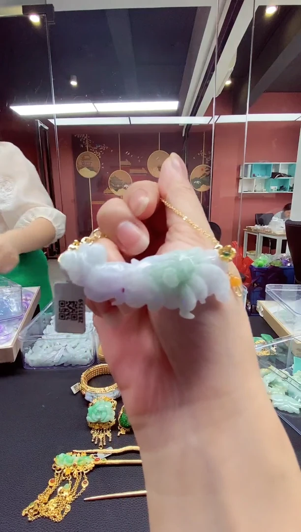 翡翠未镶嵌颈饰翡翠吊坠