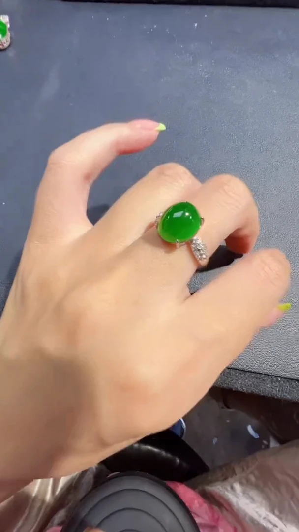 未镶嵌定制翡翠翡翠A货有轻微色差属于正常现象，戒指多样性发货1