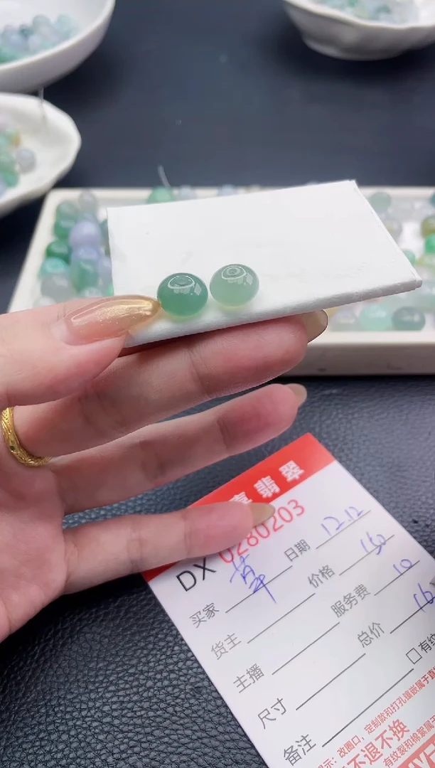 未镶嵌定制翡翠草**侠珠子