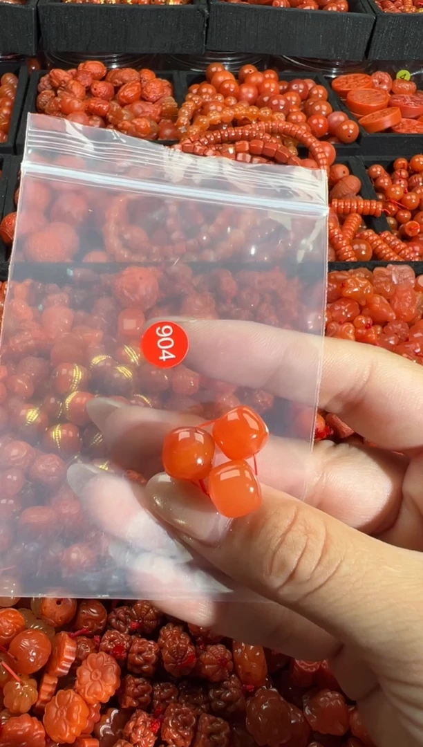 南红玛瑙未镶嵌颈饰1
