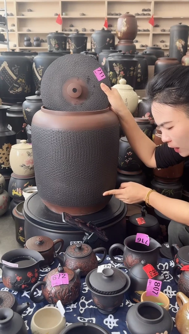 罐瑕疵水缸20升锤纹黑色  711